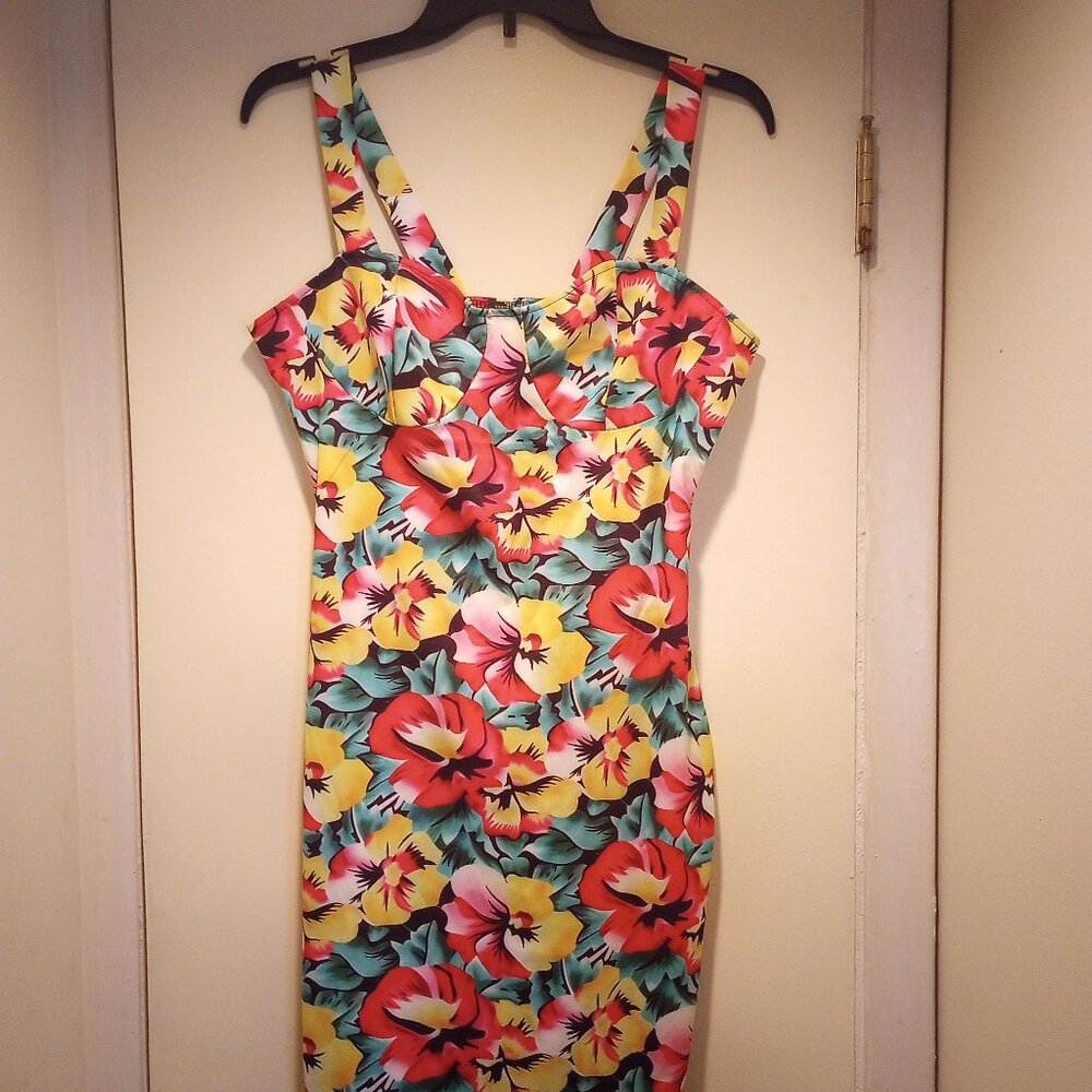 Beautiful floral multi color Summer/vacation dress size L Bodycon
